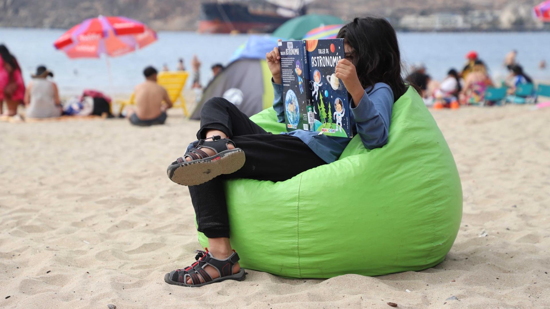 Conoce toda la programación de este verano 2025 ingresando en nuestras redes sociales y www.bibliotecagabrielamistral.gob.cl.