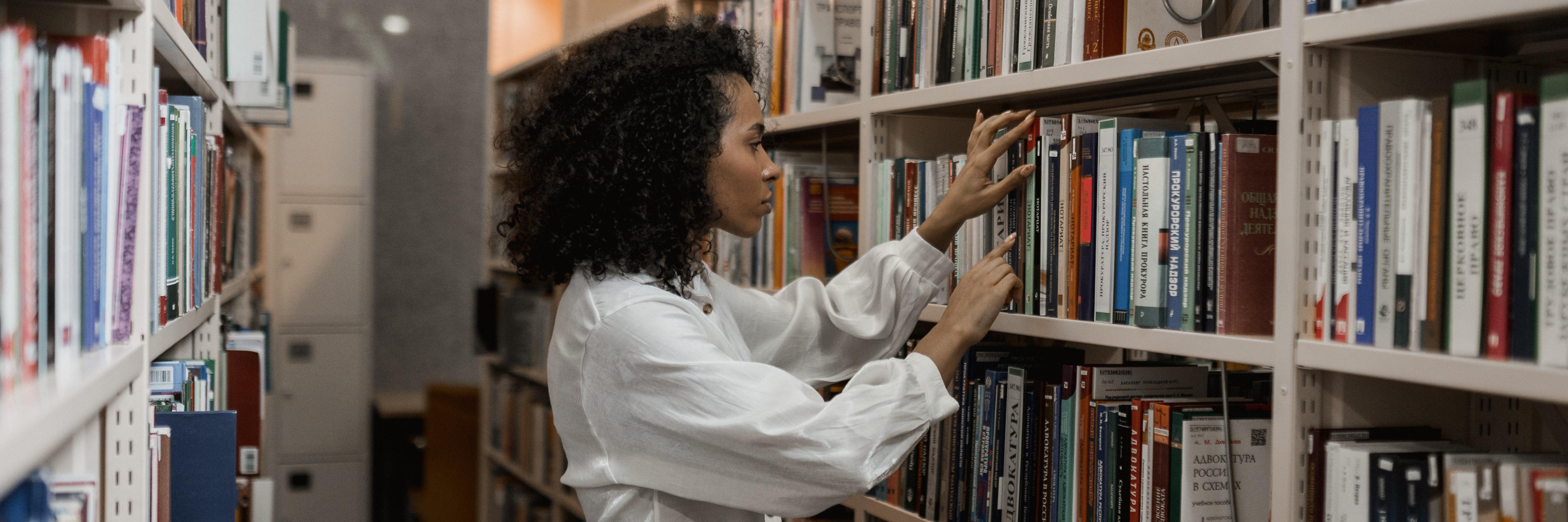 Conoce los lanzamientos literarios de octubre en la Biblioteca Regional Gabriela Mistral