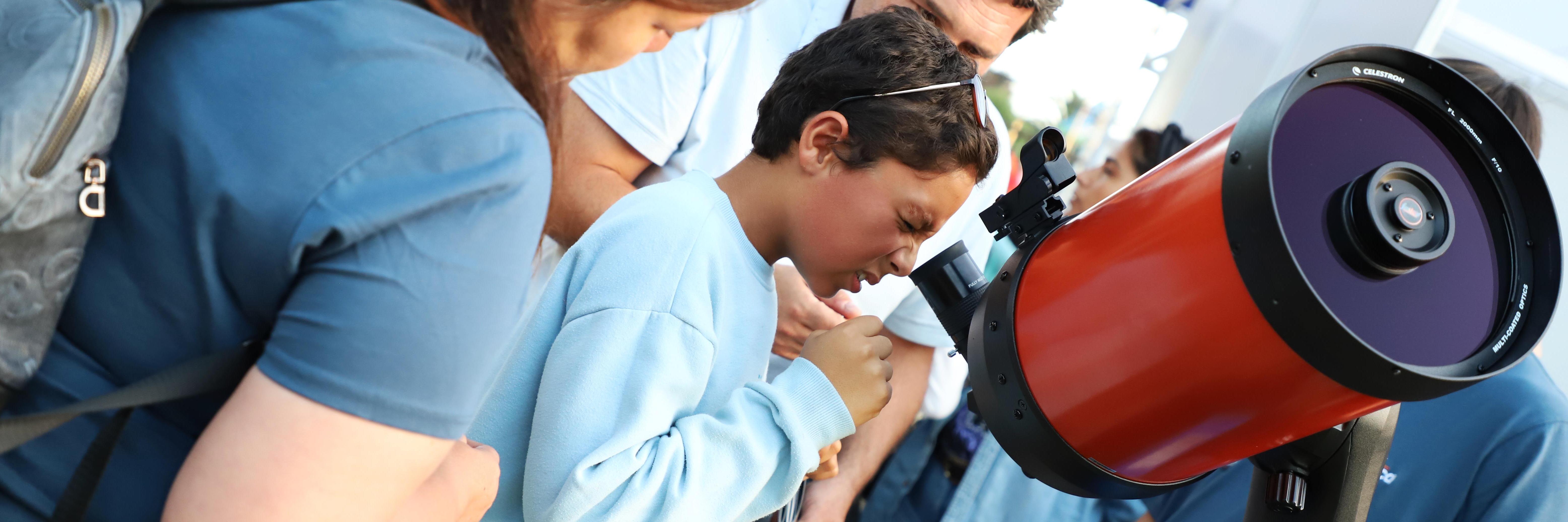Explora, aprende y celebra el Día Nacional de la Astronomía en la Biblioteca Regional Gabriela Mistral