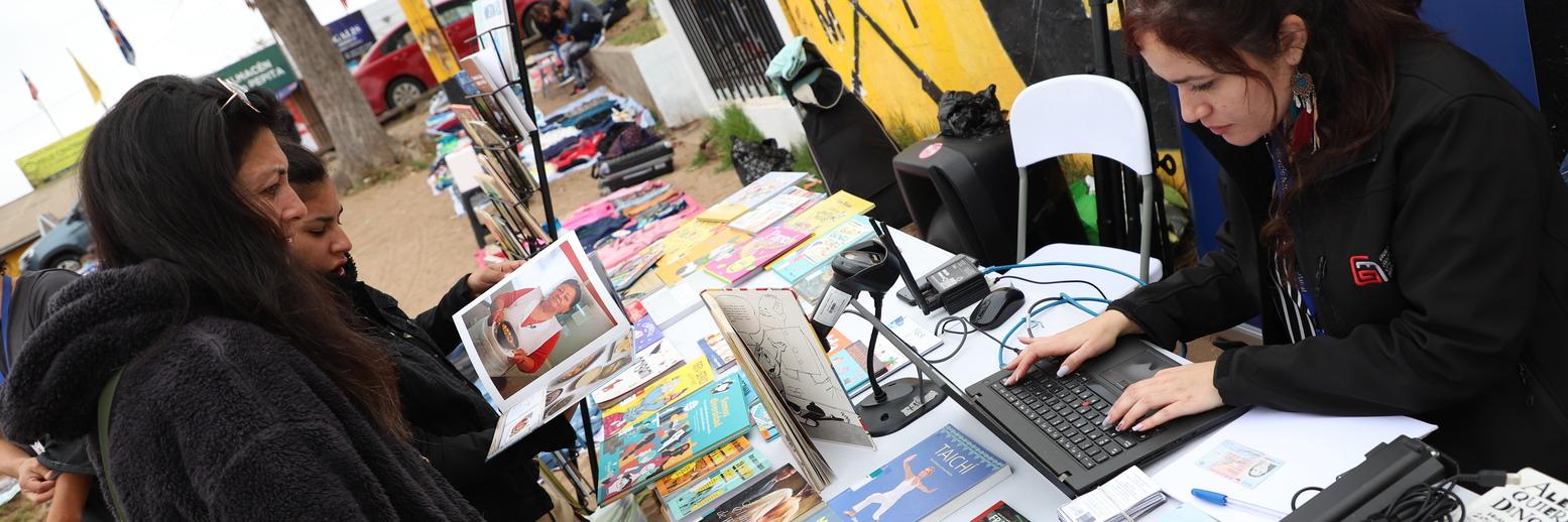 Cuenterías, puntos de préstamos y actividades junto a creadores/as locales serán algunas de las sorpresas que ha preparado el equipo de la biblioteca pública mientras se desarrollen las obras del proceso de conservación del edificio. Todos los detalles y las próximas fechas de estas jornadas las podrás encontrar en www.bibliotecagabrielamistral.gob.cl