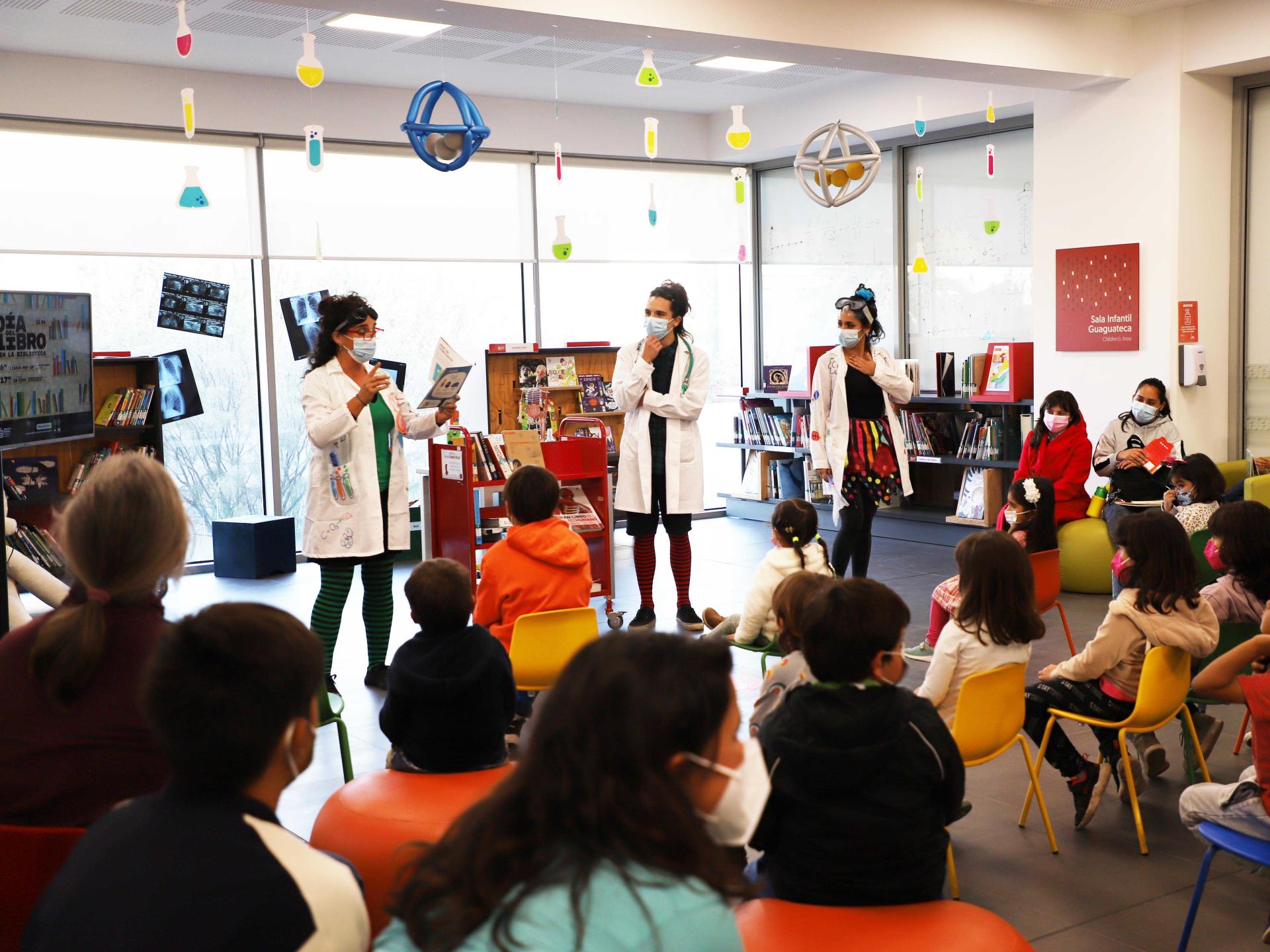 Biblioviernes! va dirigido a niñas y niños hasta los 12 años en la Sala Infantil.