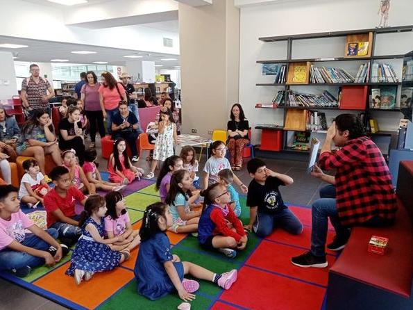 Súmate a una nueva tarde de Biblioviernes! con cuentos en nuestra sala infantil.
