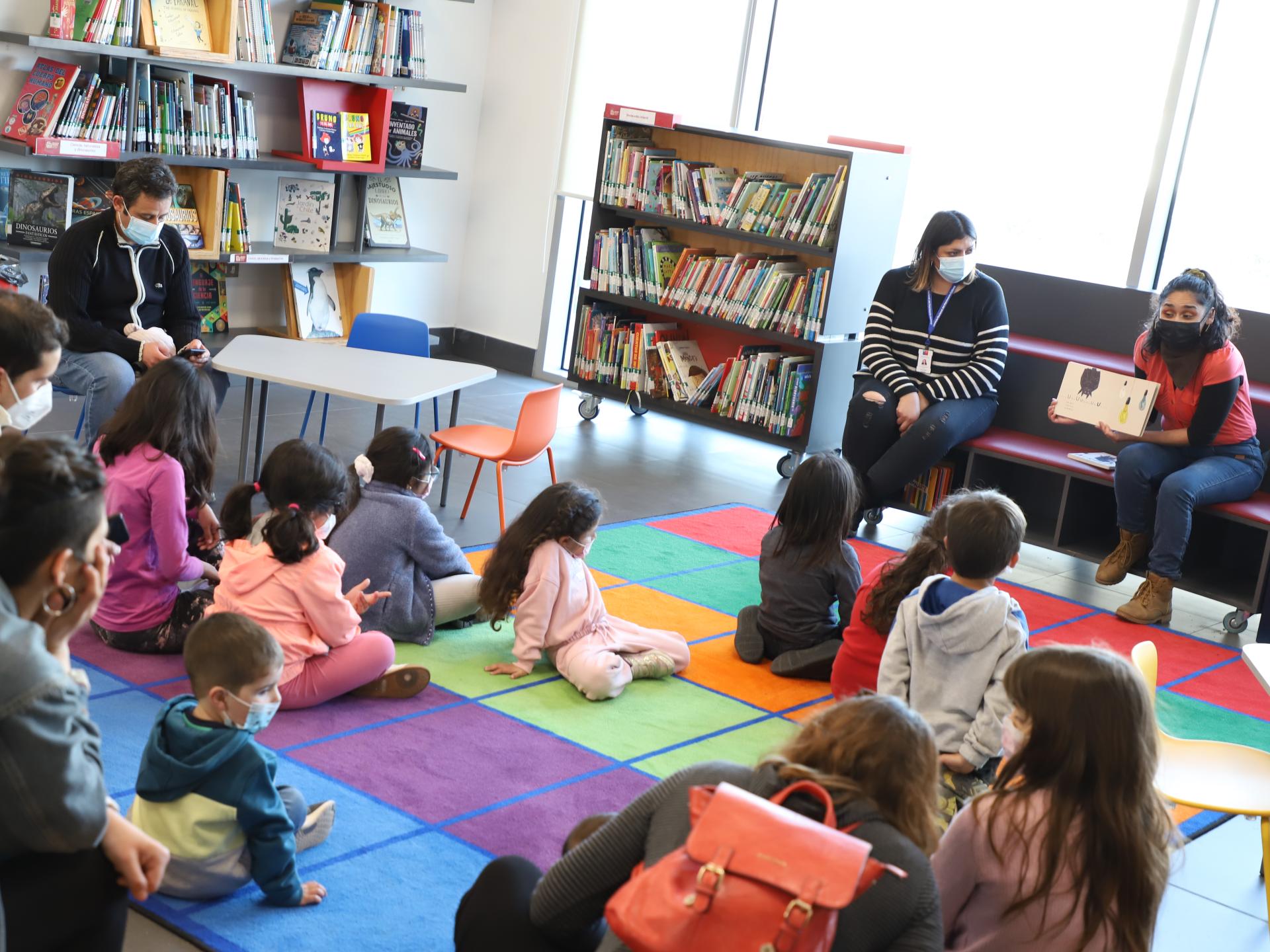 Súmate a una nueva tarde de cuentos, asombro y mucho más en nuestra sala infantil.