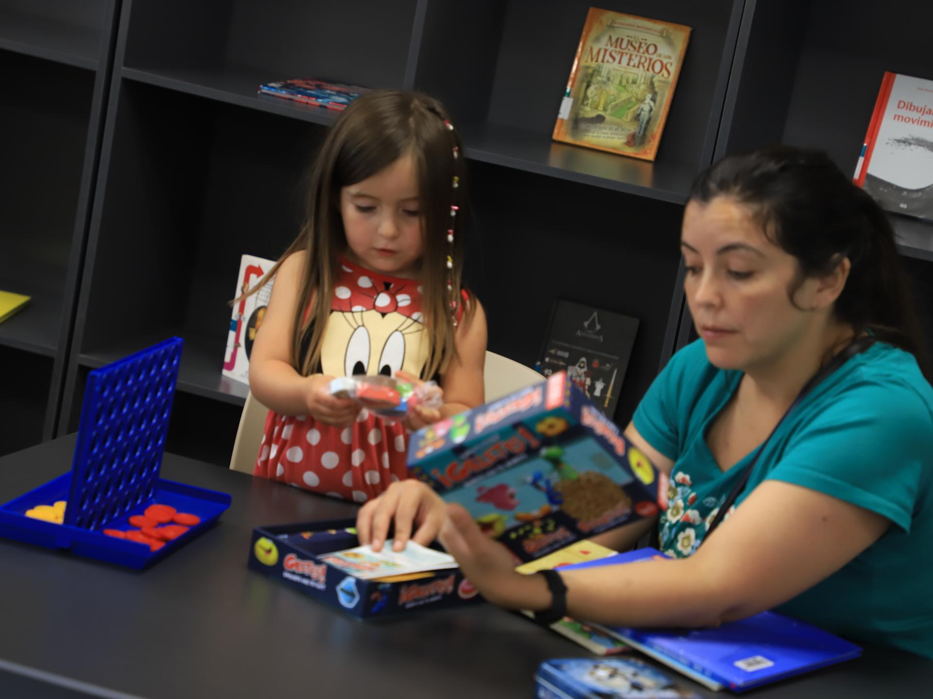 Ven a la ludoteca de la Biblioteca Regional Gabriela Mistral y disfruta con entretenidos juegos de mesa. 