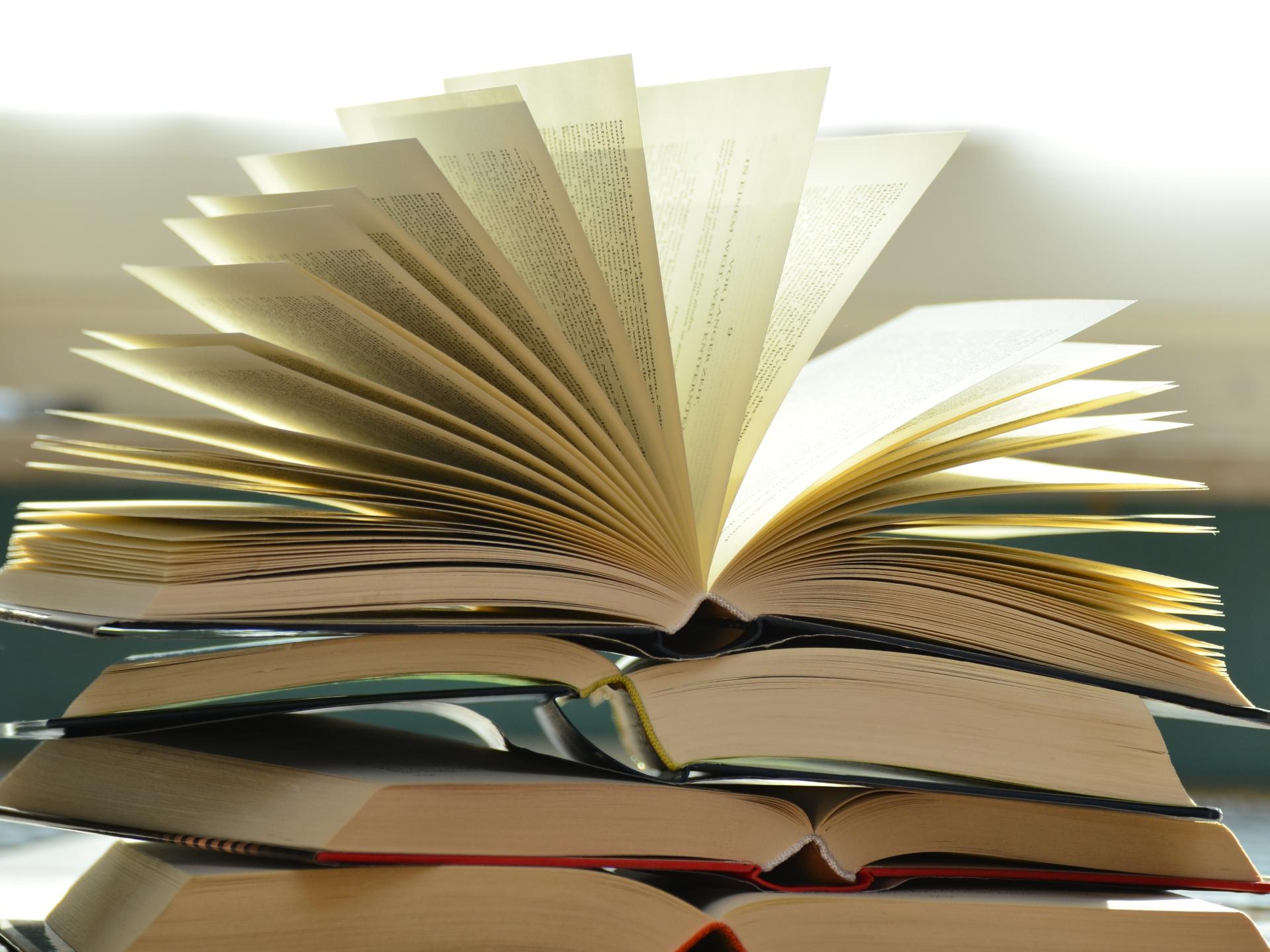 En agosto continúan los lanzamientos literarios en la Biblioteca Regional Gabriela Mistral.