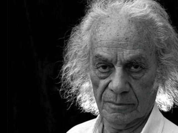 Colección de publicaciones libros, folletos, grabados y artefactos publicados por el poeta nacional Nicanor Parra llegan a la Biblioteca Regional en septiembre. 