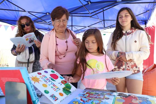 Cada una de las actividades en Biblioplaya y Biblioplaza son gratuitas y abiertas a todo público. 